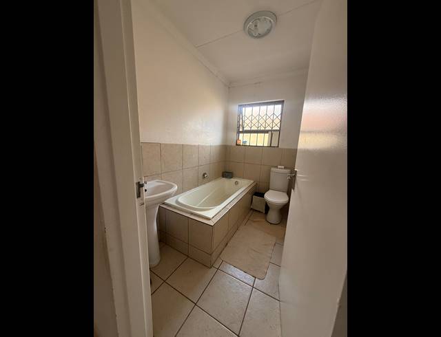 3 BEDROOM HOUSE FOR SALE IN STRETFORD